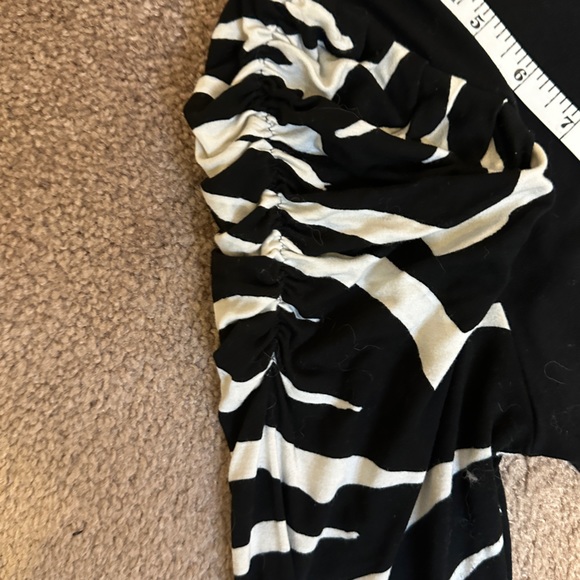Rock ‘N Karma Vogue puff sleeve top zebra design size XL NWT - Picture 6 of 8